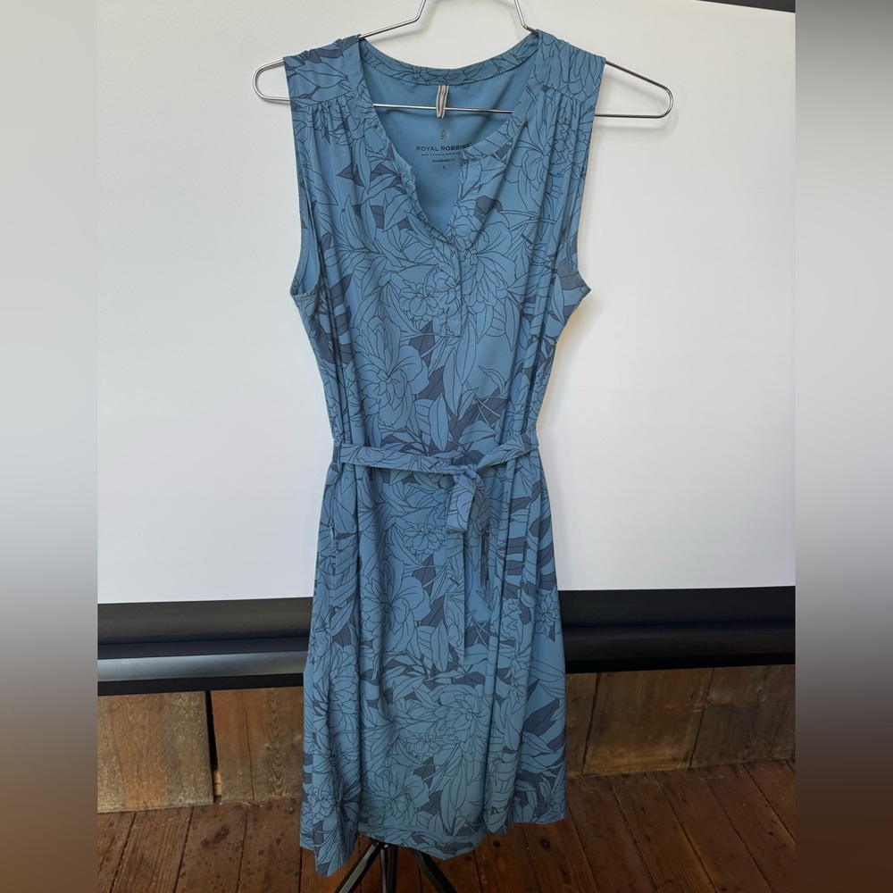 Royal Robbins Blue Floral Sleeveless Belted Travel Dress